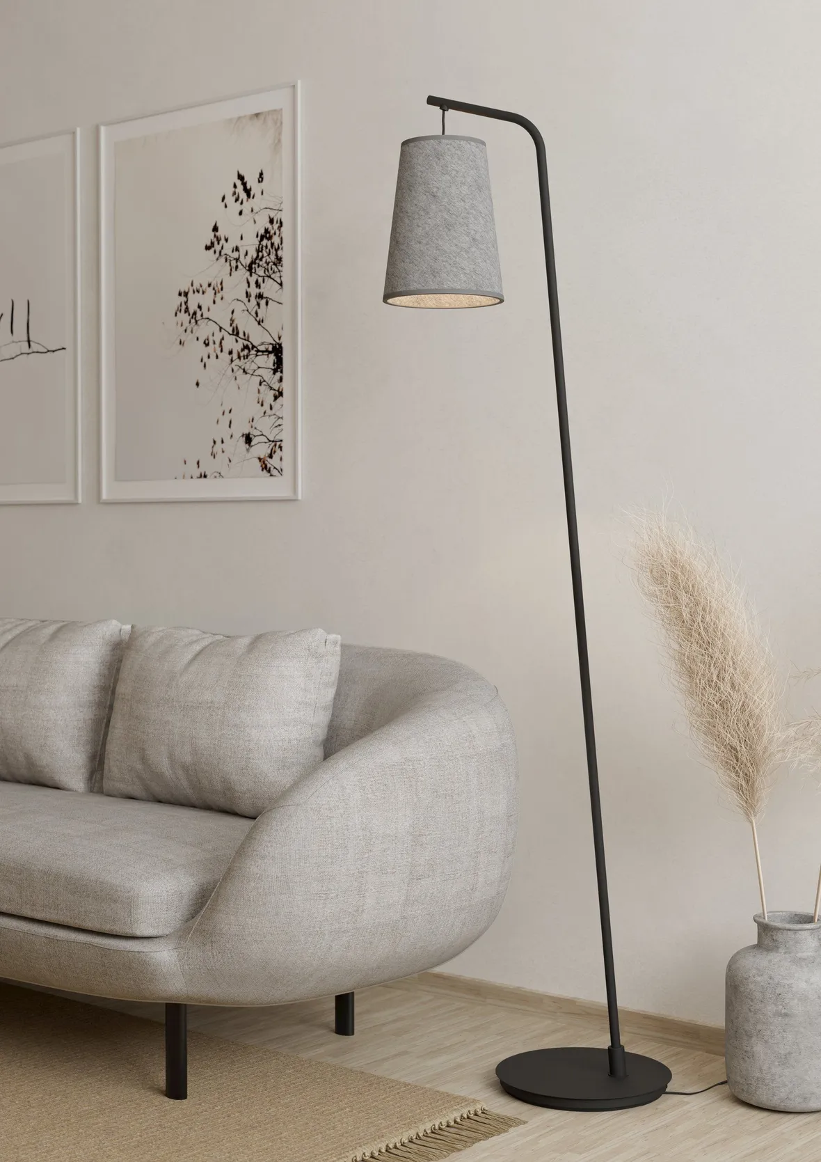Perché una lampada da terra ad arco risolve la luce del living (foto Lampada Eglo Alsager Piantana)