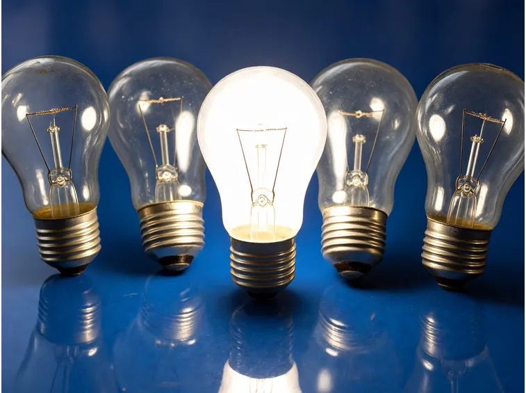 Le vecchie lampadine a incandescenza