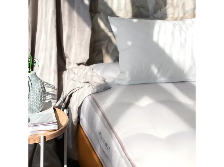 Cosa può fare un topper quando il letto d'inverno sembra freddo (foto Topper Midsummer Milano Ultra Dry)