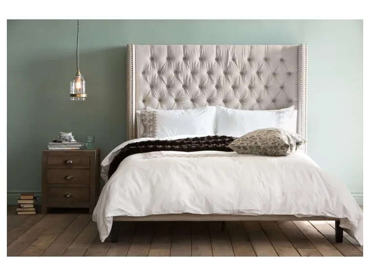 letto matrimoniale con testata capitonnè