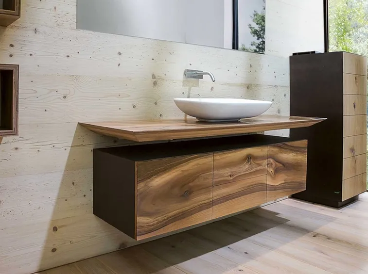 Mobili in legno in bagno
