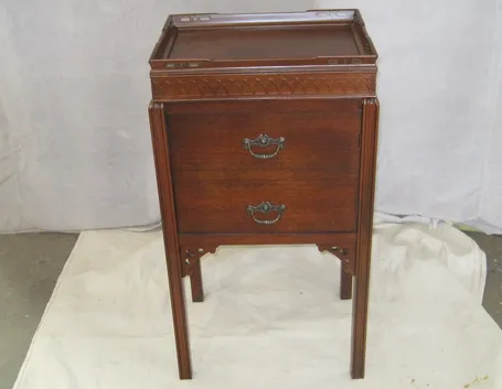 Vecchio mobile in fase di restauro