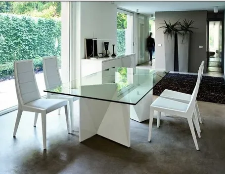 Tavolo in stile moderno