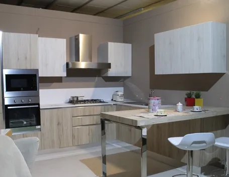 Tavolo a muro in cucina