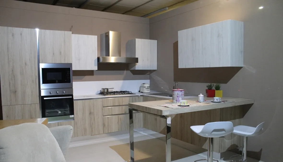 Tavolo a muro in cucina