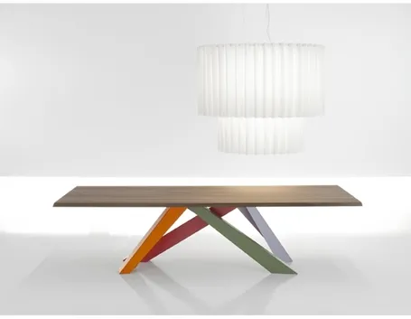 Un modello di tavolo di design