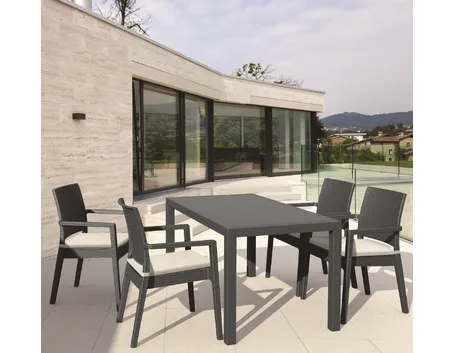 Tavolo in resina moderno
