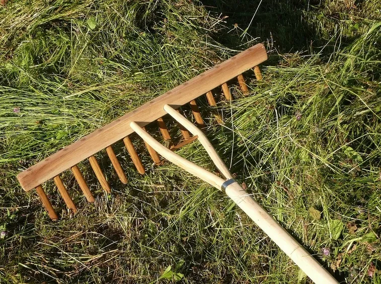 Rastrello con pettine in legno