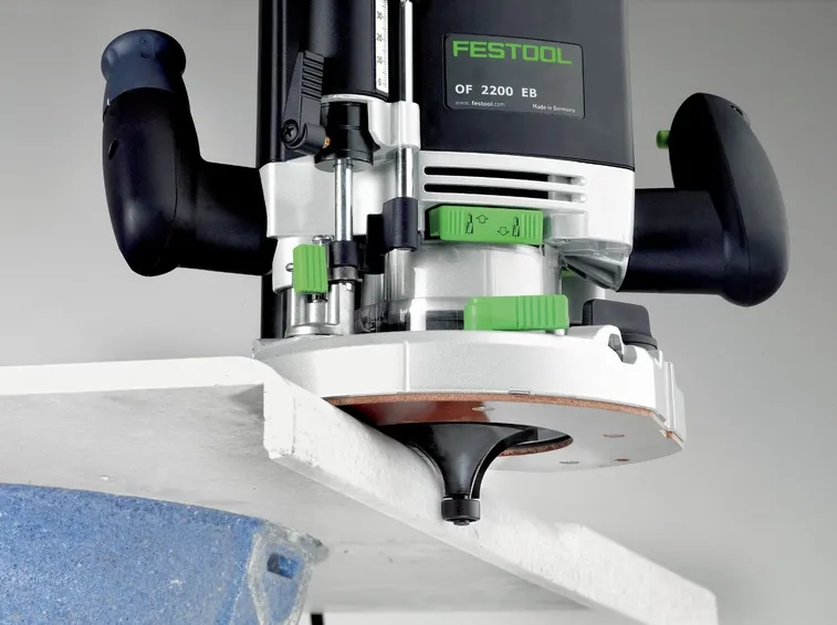 Fresatrice verticale Festool su materiali minerali