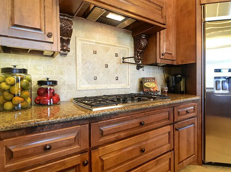 Cappa sottopensile in cucina