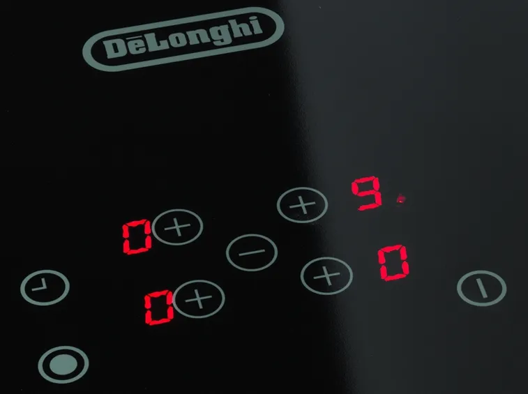 Piano cottura in vetroceramica con comandi touch control