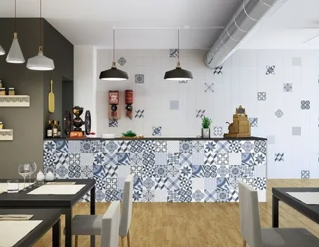 Cucina con piastrelle di ceramica