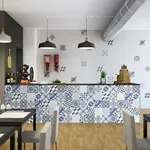 Cucina con piastrelle di ceramica