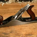 Pialla con corpo in metallo
