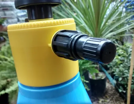 Spruzzatore manuale da giardinaggio