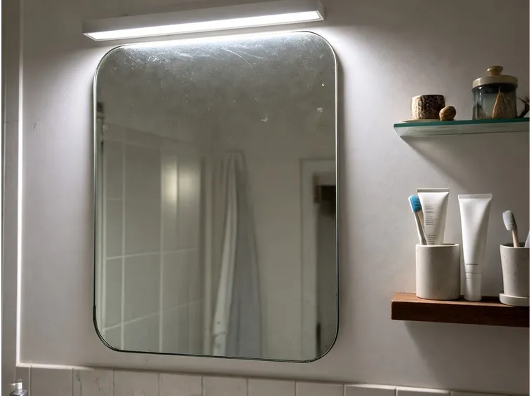 Esempio di specchio in bagno