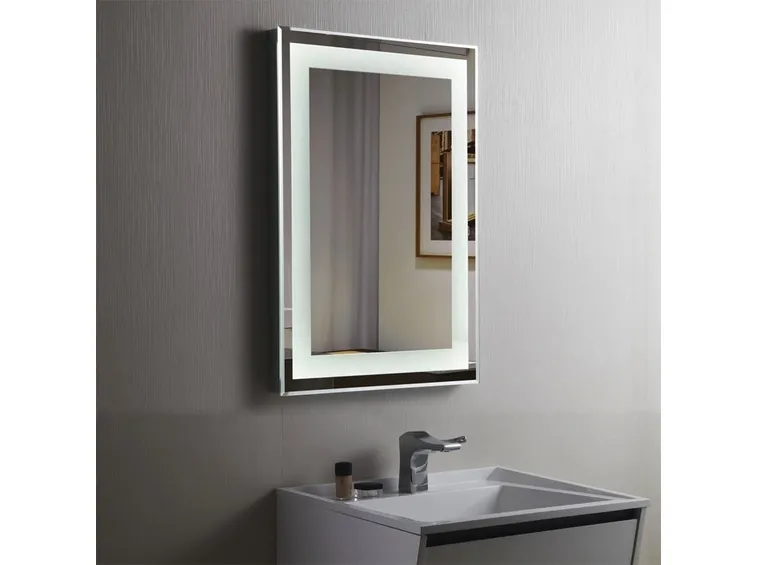 Specchio in bagno con luce
