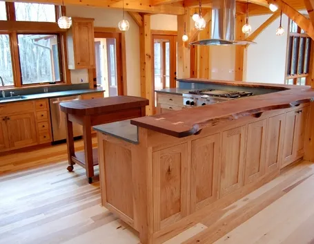 Cucina artigianale con penisola