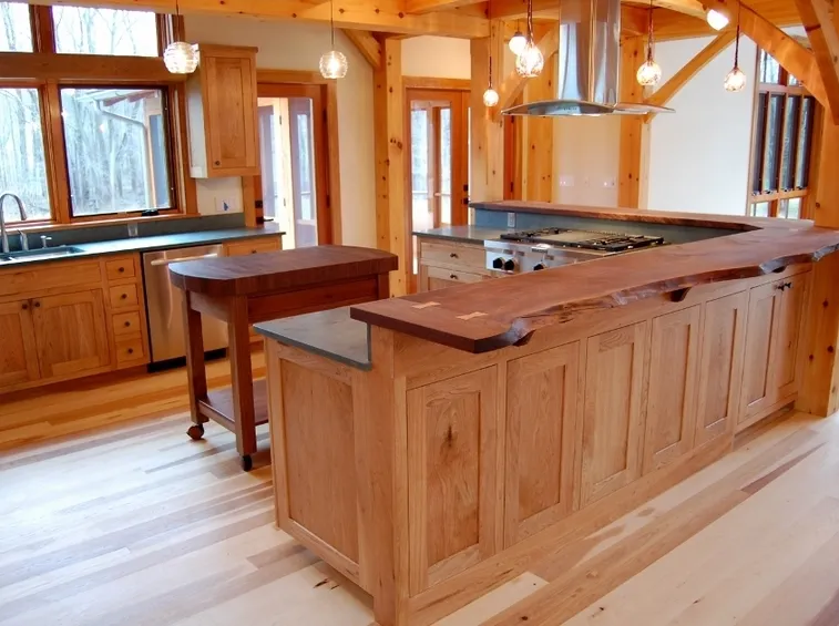 Cucina artigianale con penisola