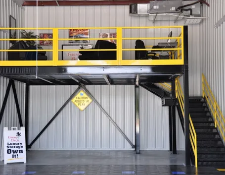 Piccolo soppalco per garage