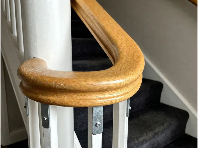 Un tipo di corrimano in legno