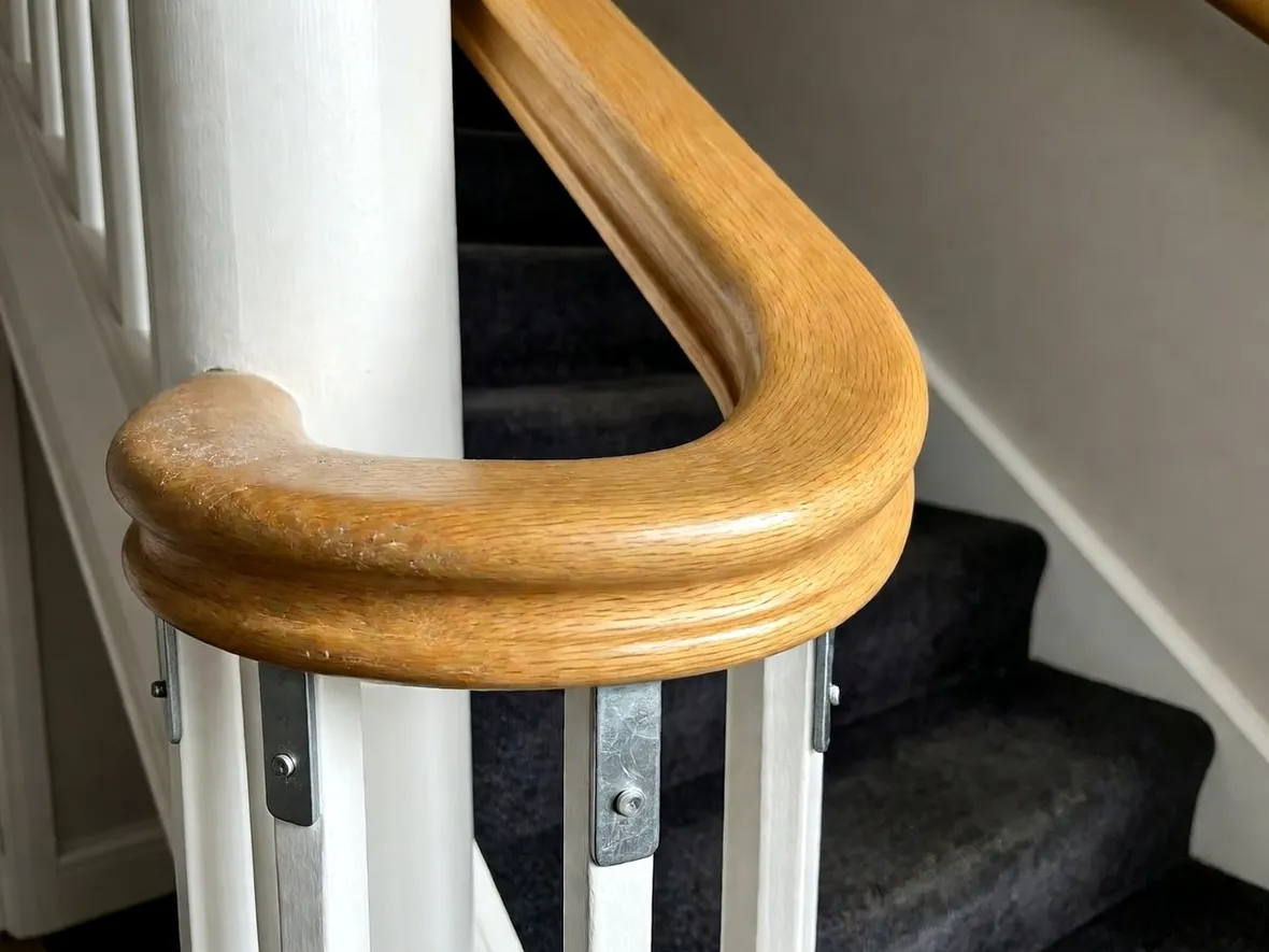 Un tipo di corrimano in legno
