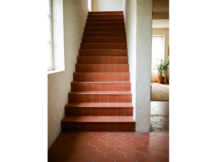 Realizzazione pavimento e scala in cotto