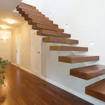 Scala a sbalzo con gradini in legno
