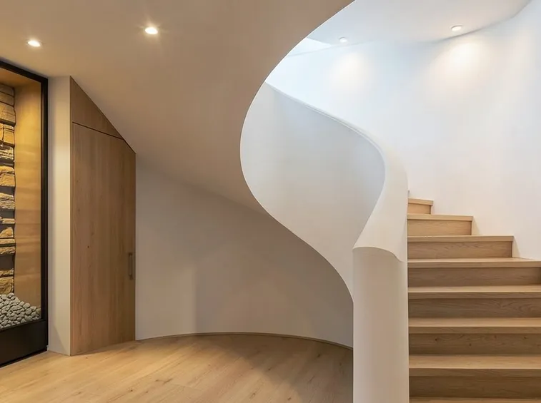 Scale elicoidali in legno moderne