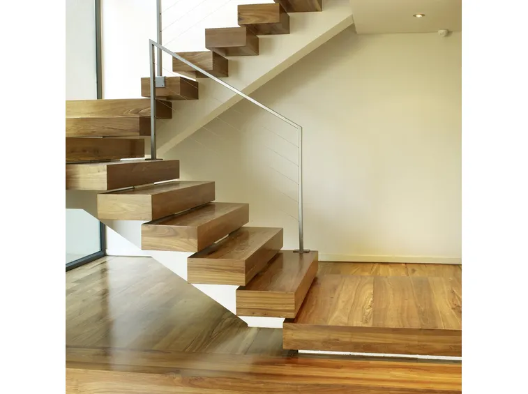 Scala in legno moderna