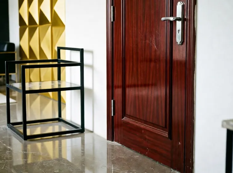 Esempio di cerniera per porte