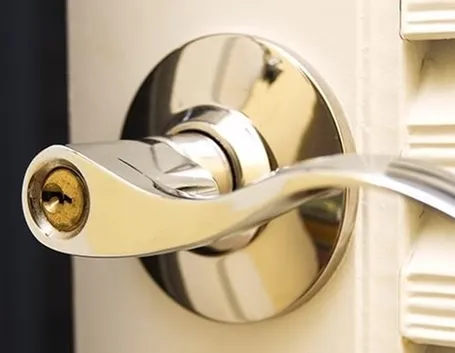 Serratura per porta da esterno