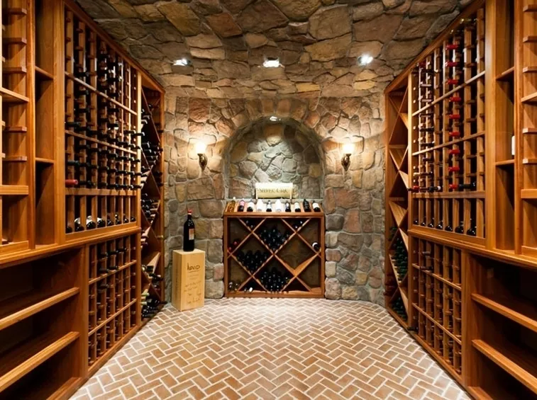 Cantina con scaffali