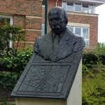 Busto Ebenezer Howard