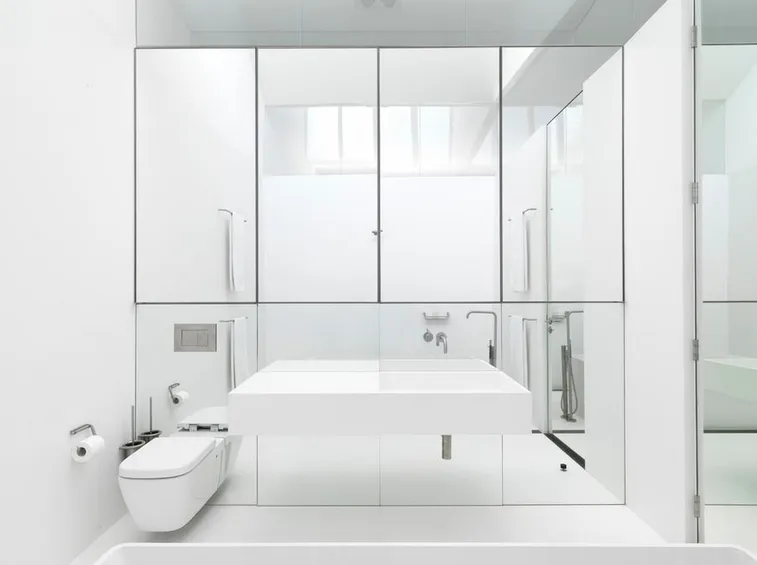 Parete a specchio in bagno