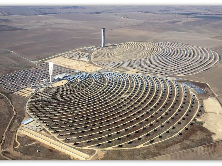 Centrale solare nel deserto