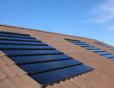 Copertura tetto con pannelli fotovoltaici integrati
