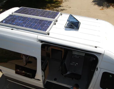 Camper con pannelli fotovoltaici