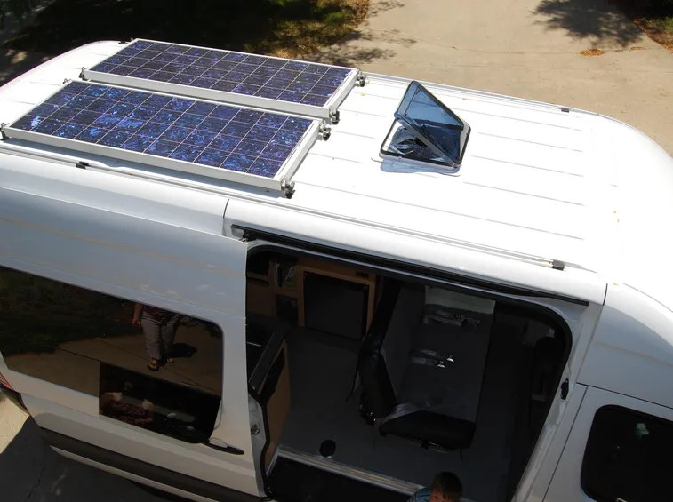 Camper con pannelli fotovoltaici