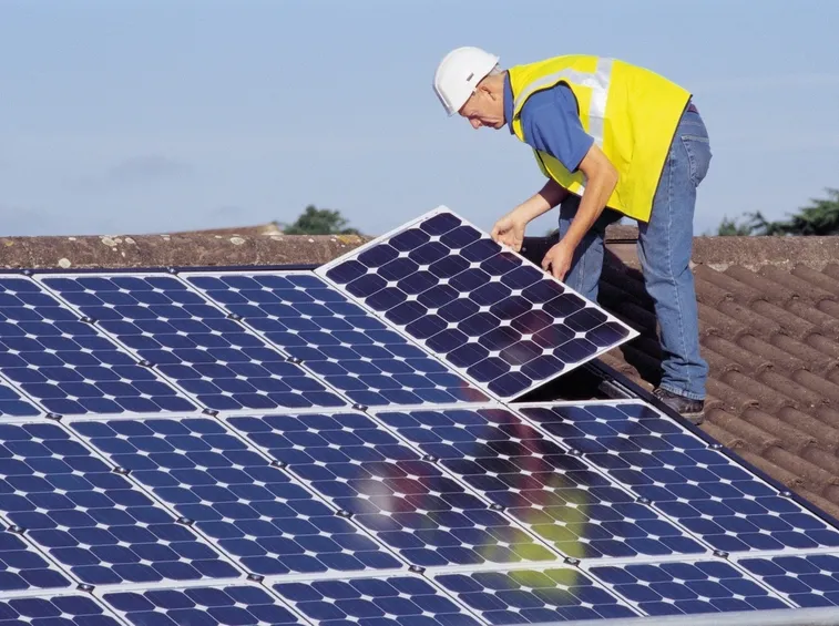 Installazione moduli fotovoltaici