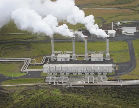 Una centrale geotermica