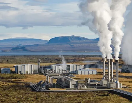 Impianto per la produzione di energia mediante il calore geotermico