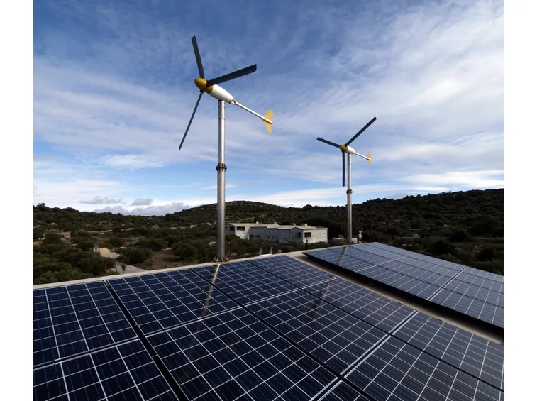 Combinazione fotovoltaico eolico