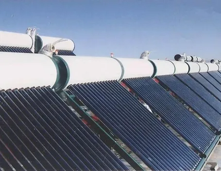 Pannello solare termico con serbatoio