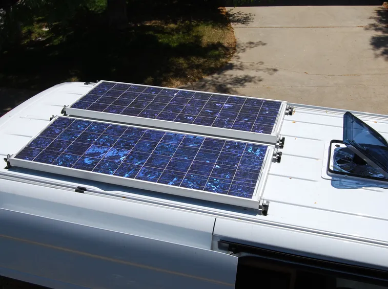 Generare energia eco con i pannelli solari per camper