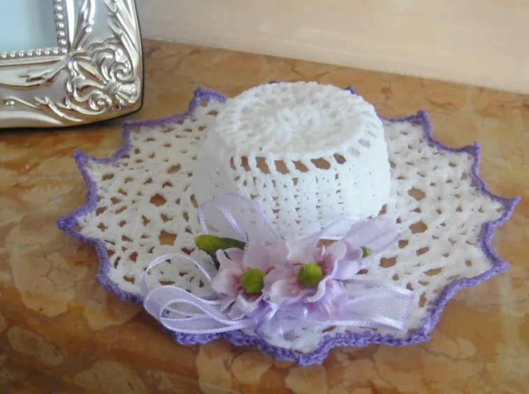 Centrino inamidato a forma di cappello