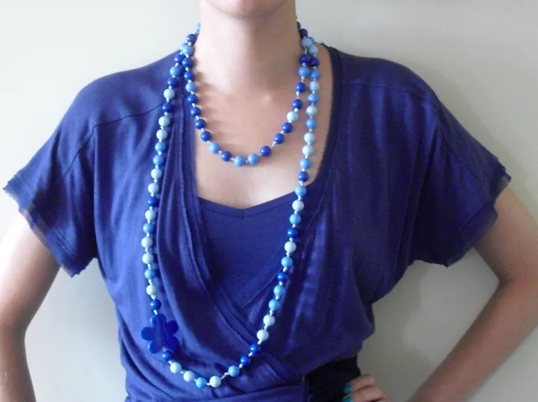Collana di perle azzurre