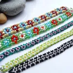 Braccialetti in perline plastica colorate