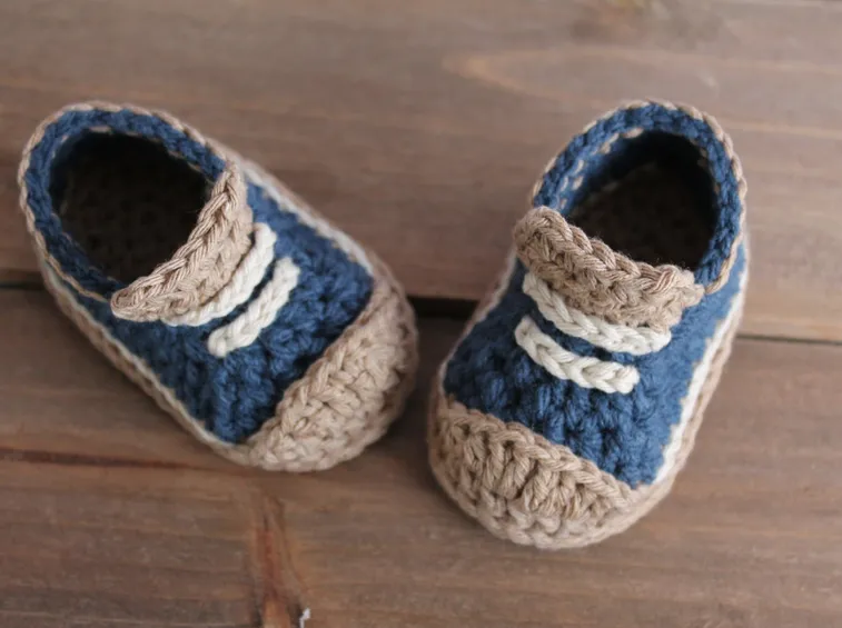 Scarpine sportive ad uncinetto