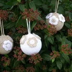 Palline per l’albero all’uncinetto